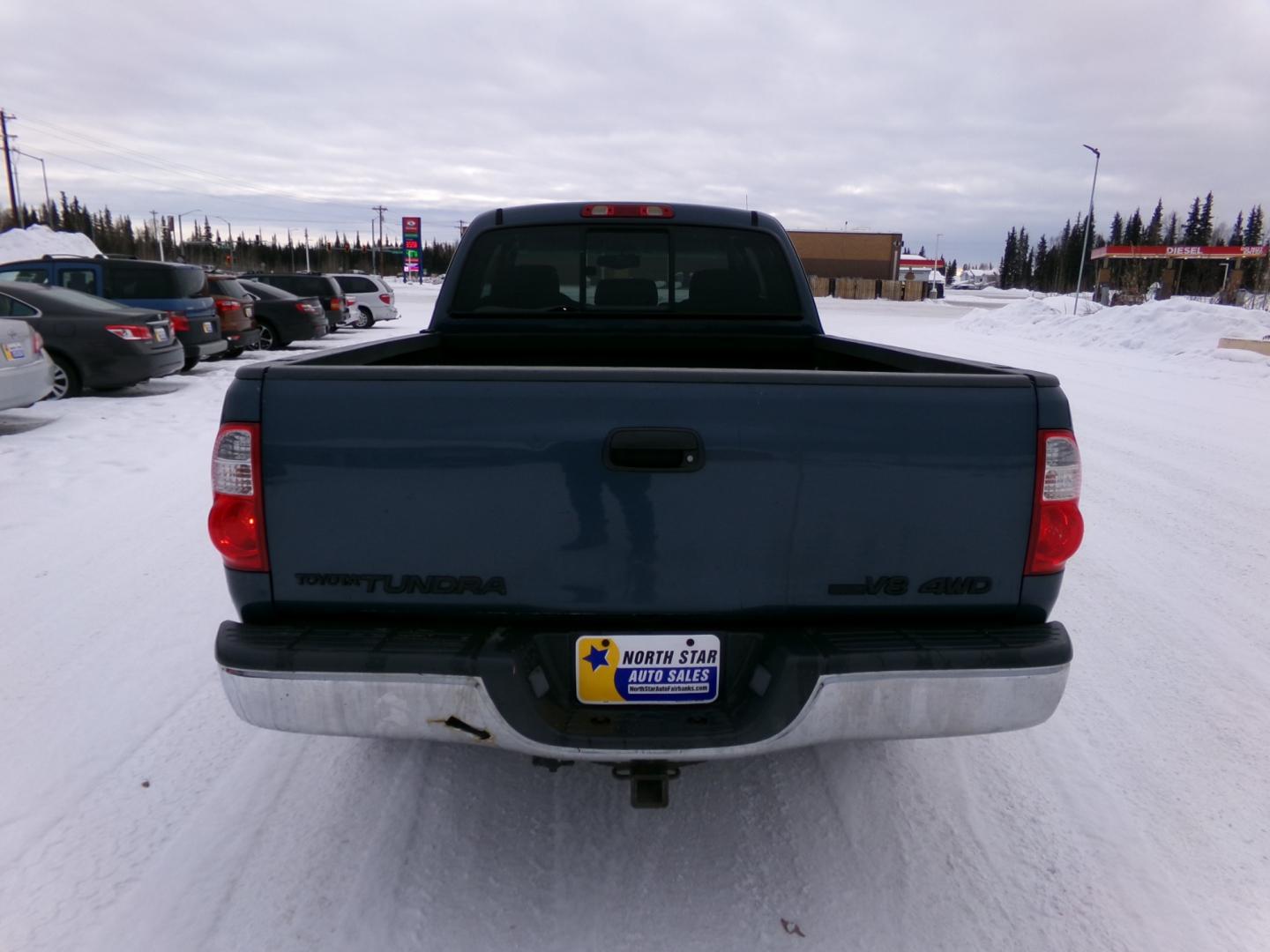 2005 Blue Toyota Tundra SR5 Access Cab 4WD (5TBBT44105S) with an 4.7L V8 DOHC 32V engine, 5-Speed Automatic Overdrive transmission, located at 2630 Philips Field Rd., Fairbanks, AK, 99709, (907) 458-0593, 64.848068, -147.780609 - Photo#3